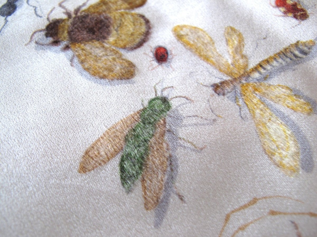 Hermes Vintage Les Insectes by Mme. La Torre Soie Sabree Exceptional Satin of Silk Petite Etole - poupishop