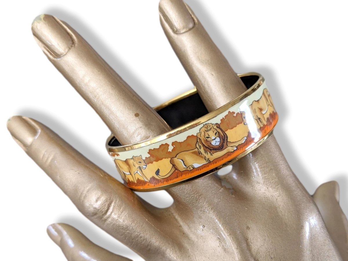 Hermes Vintage Ochre/Orange/Beige Plated Gold AFRICA Lions Wide Bangle Bracelet Sz65, Researched with Flaws! - poupishop