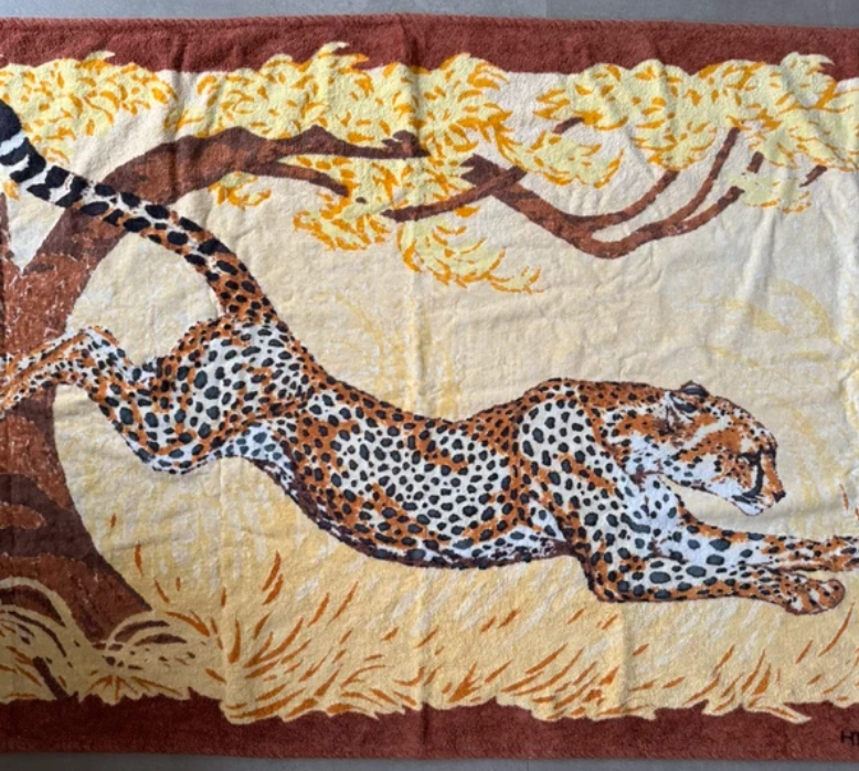 HERMES Leopard Beach Towel 90 x 150 cm A20260224