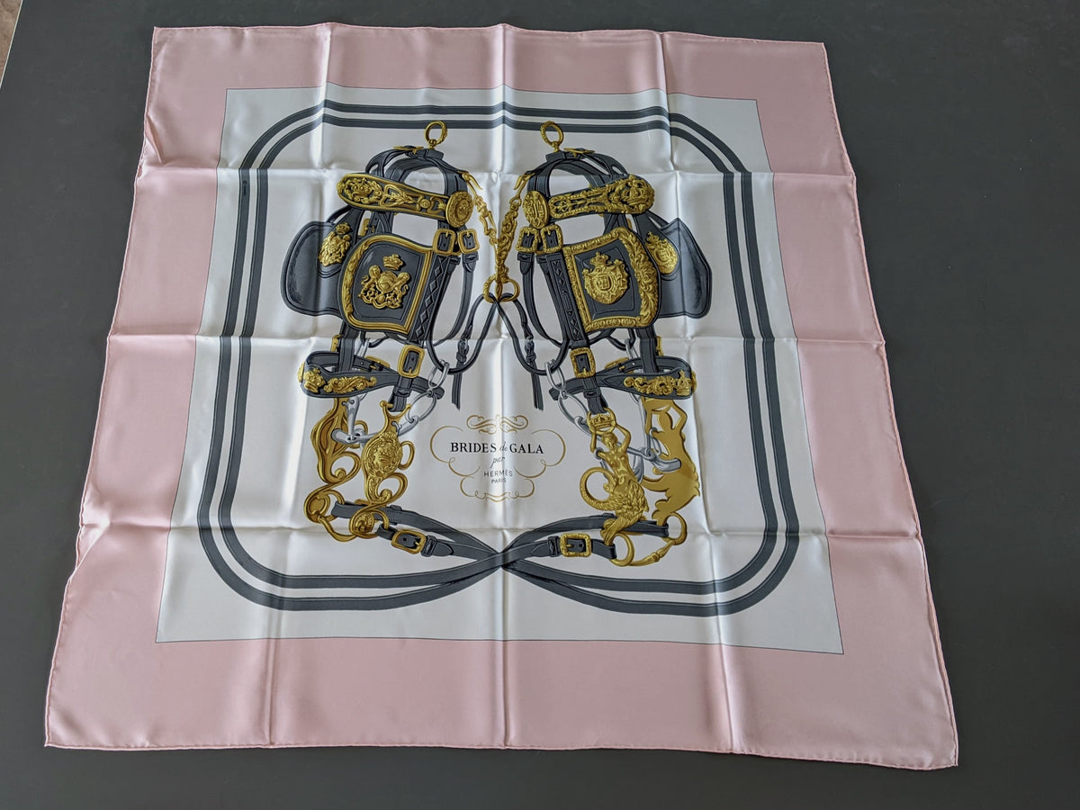 HERMES LOT DE 13 Twill Silk Cares 90 x 90 cm