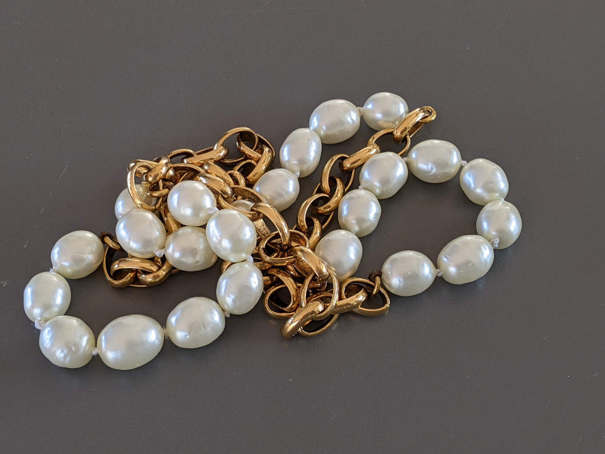 CHANEL Vintage Pearls Necklace Gripoix