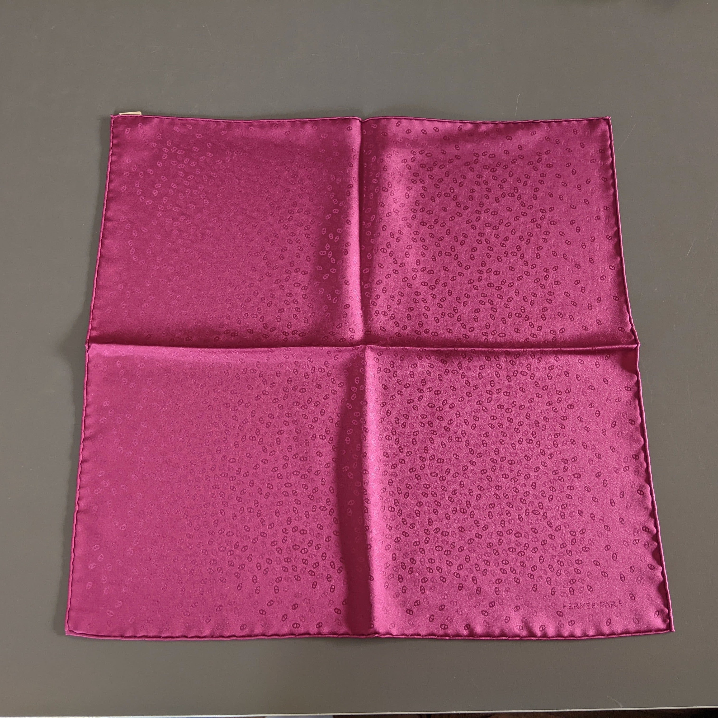 HERMES Men's Pochette Indian Pink PETITS MAILLONS Twill Pocket Square Scarf 45cm BNWT!