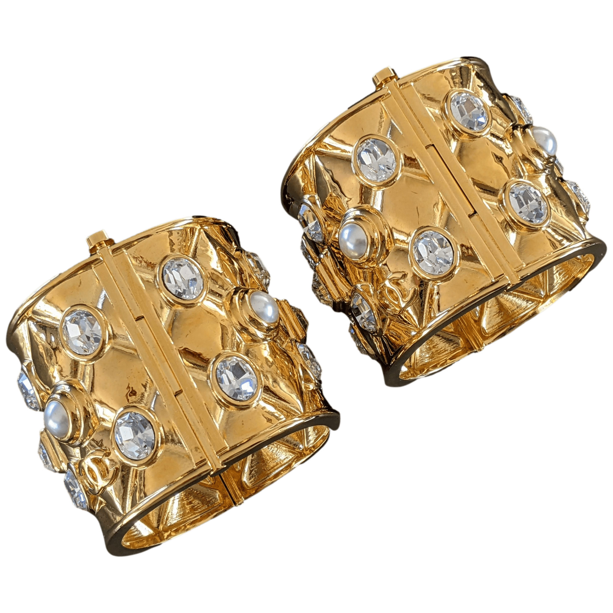 CHANEL G22 GRIPOIX Shiny Gold Quilted Crystal Pearl Manchette Bracelet Set in Box