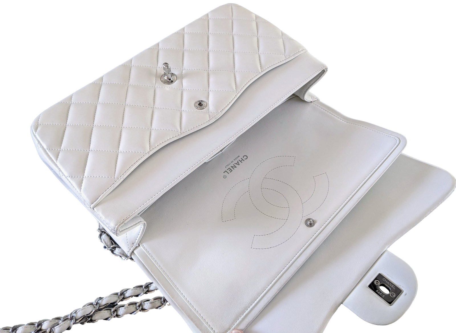 CHANEL ホワイト トレイ CHANEL CC_クラシック_25cm_マトラッセ ホワイト×G金具