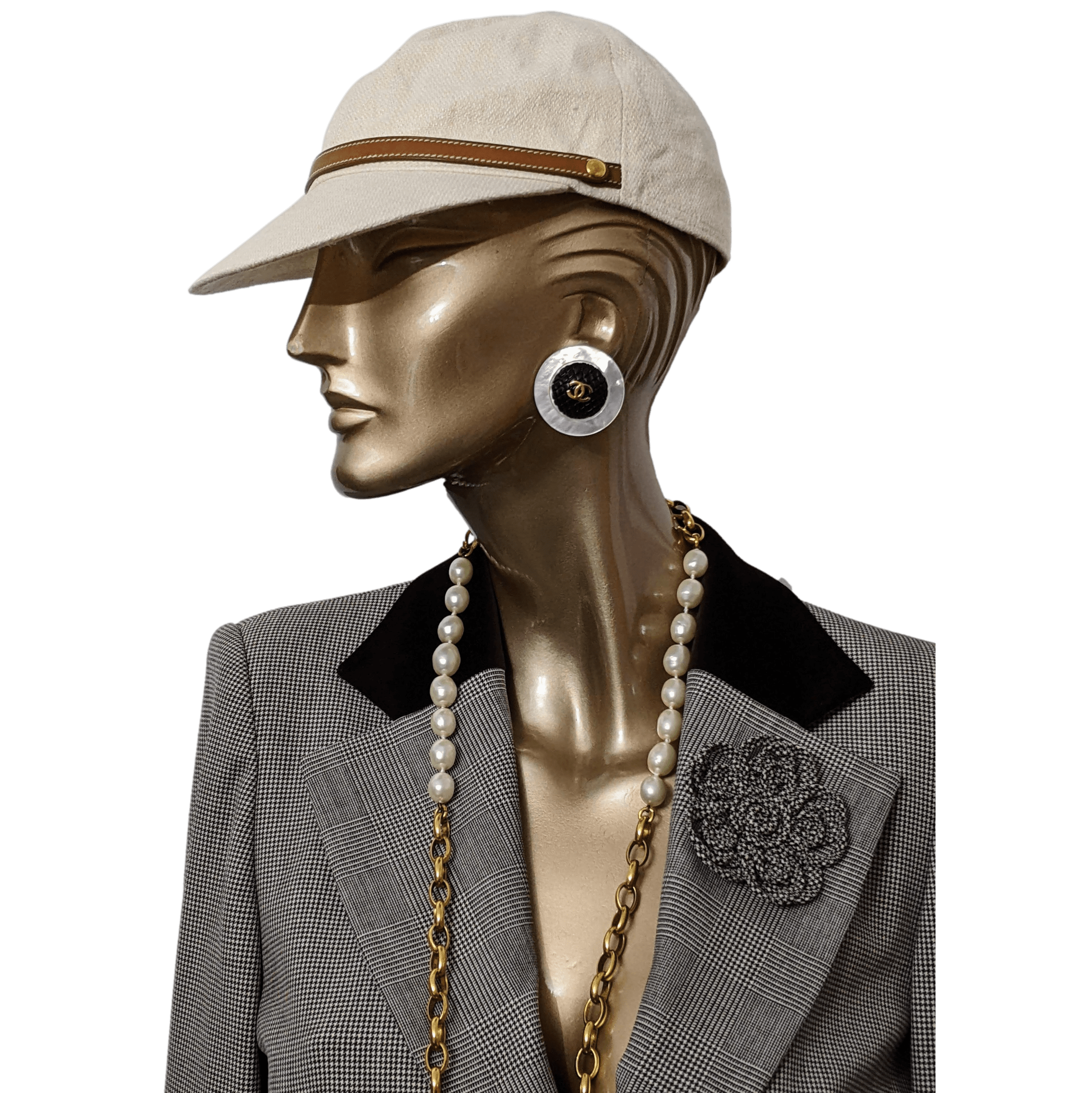 CHANEL Vintage Mother of Pearl Black Quilted CC Clip-On Earrings 4 cm