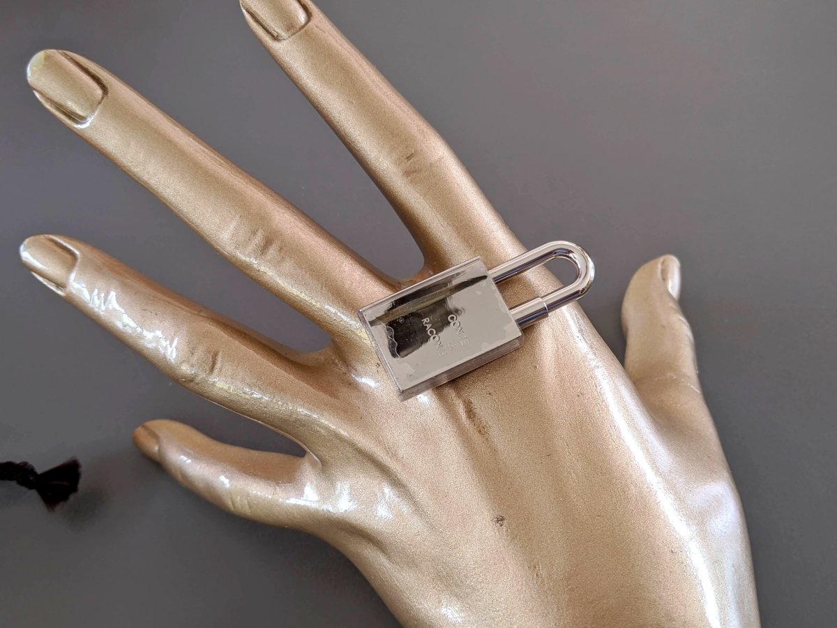 Hermes [74] CONTE ET RACONTE Cadenas Lock Charm PHW, Brand New with Pouch in Box! - poupishop