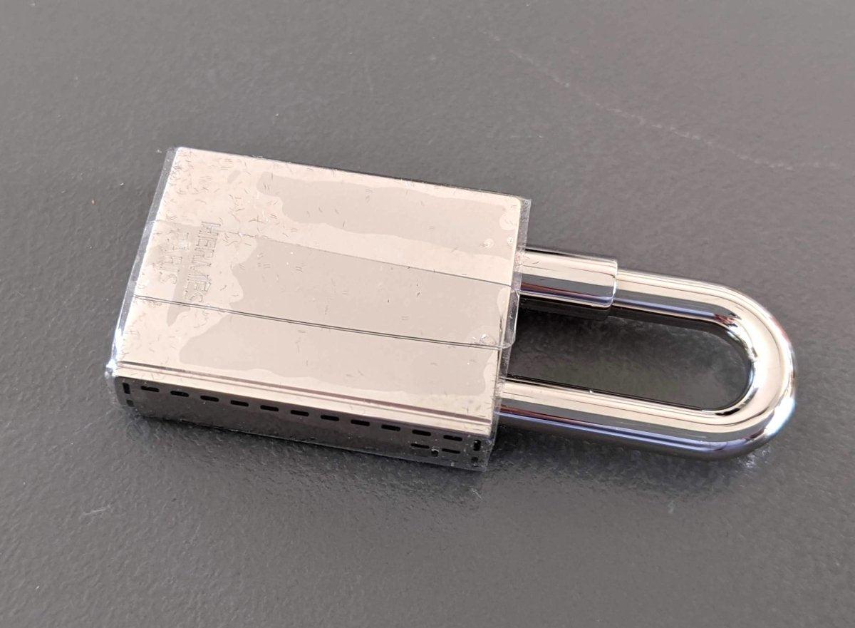 Hermes [74] CONTE ET RACONTE Cadenas Lock Charm PHW, Brand New with Pouch in Box! - poupishop
