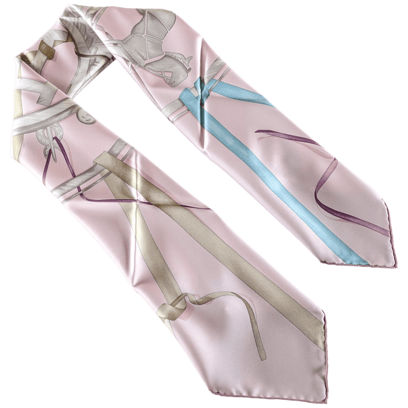 HERMES ATTRAPE TES REVES Twill Silk Carre 90 x 90 cm, New HERMES ATTRAPE TES REVES Twill Silk Carre 90 x 90 cm, New