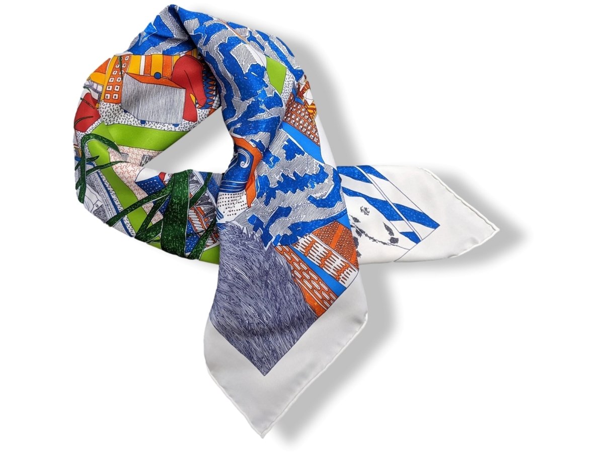 Hermes Blanc/Rouge/Vert "Rendez-Vous chez Hermes" by Carine Brancowitz Vintage Silk 70 cm, BNIB!