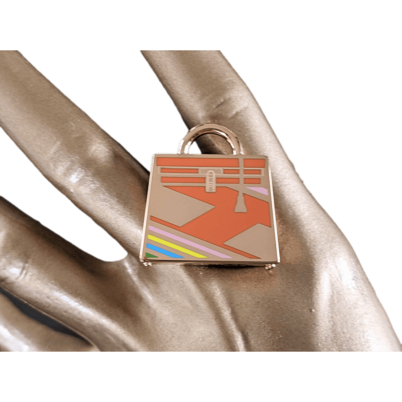 HERMES Curiosite Kelly Laque H Vibration charm