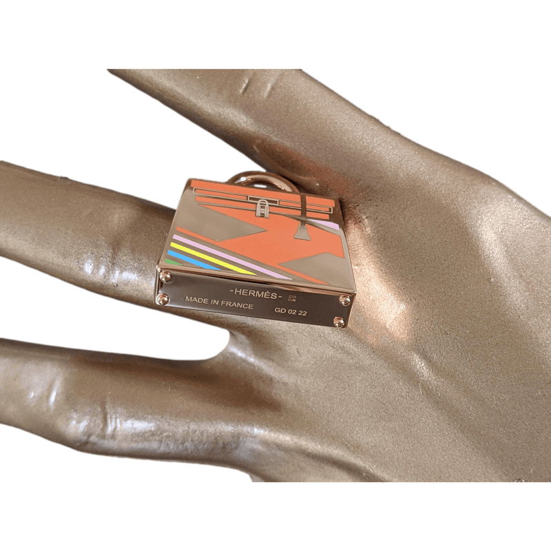 HERMES Curiosite Kelly Laque H Vibration charm