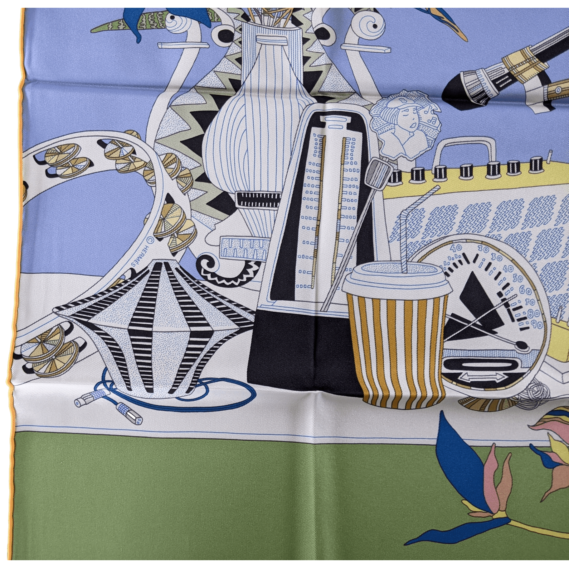 HERMES [CXXX] En Studio Vintage Silk Carre 70 x 70 cm