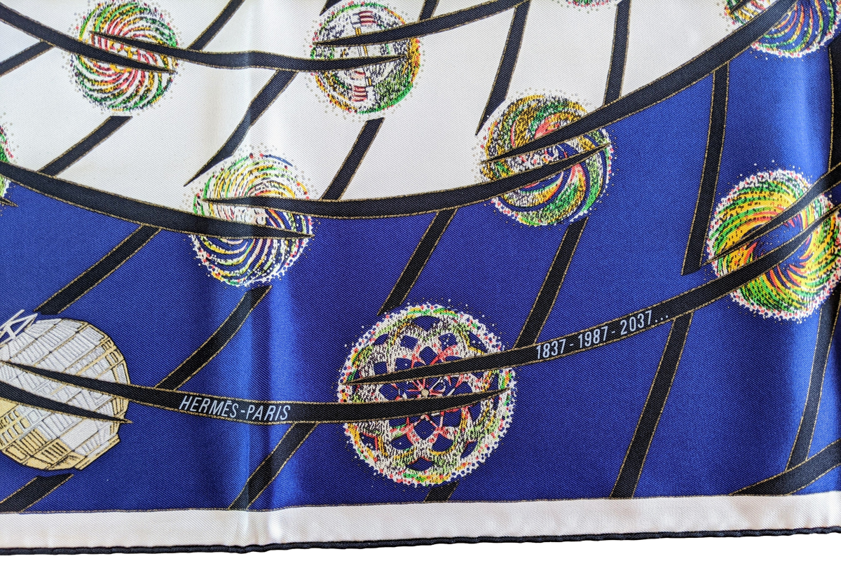 HERMES FEUX DE L'ESPACE by Michel Duchene Metallic Overlay Twill 90 x 90 cm
