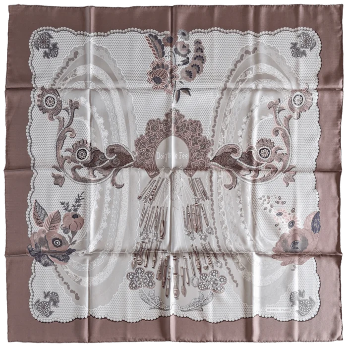 HERMES Lot de 2 Twll Silk Scarves  90 x 90 cm