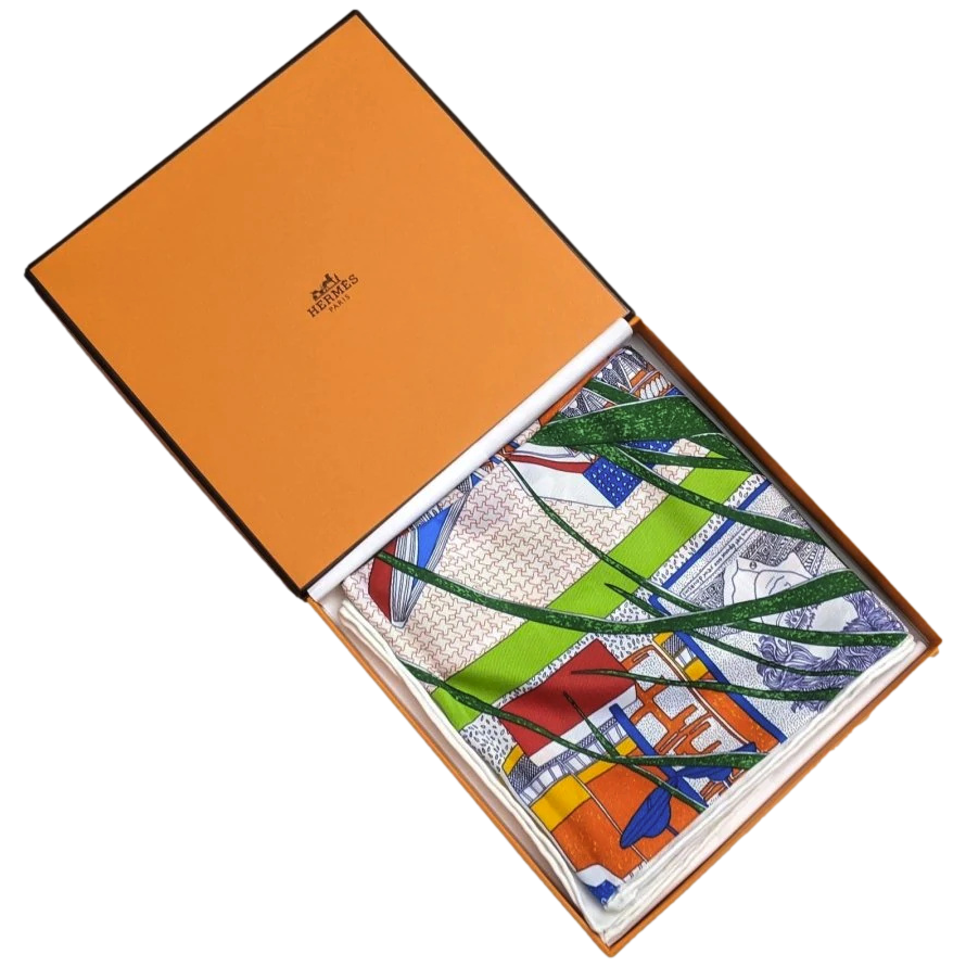 Hermes Blanc/Rouge/Vert "Rendez-Vous chez Hermes" by Carine Brancowitz Vintage Silk 70 cm