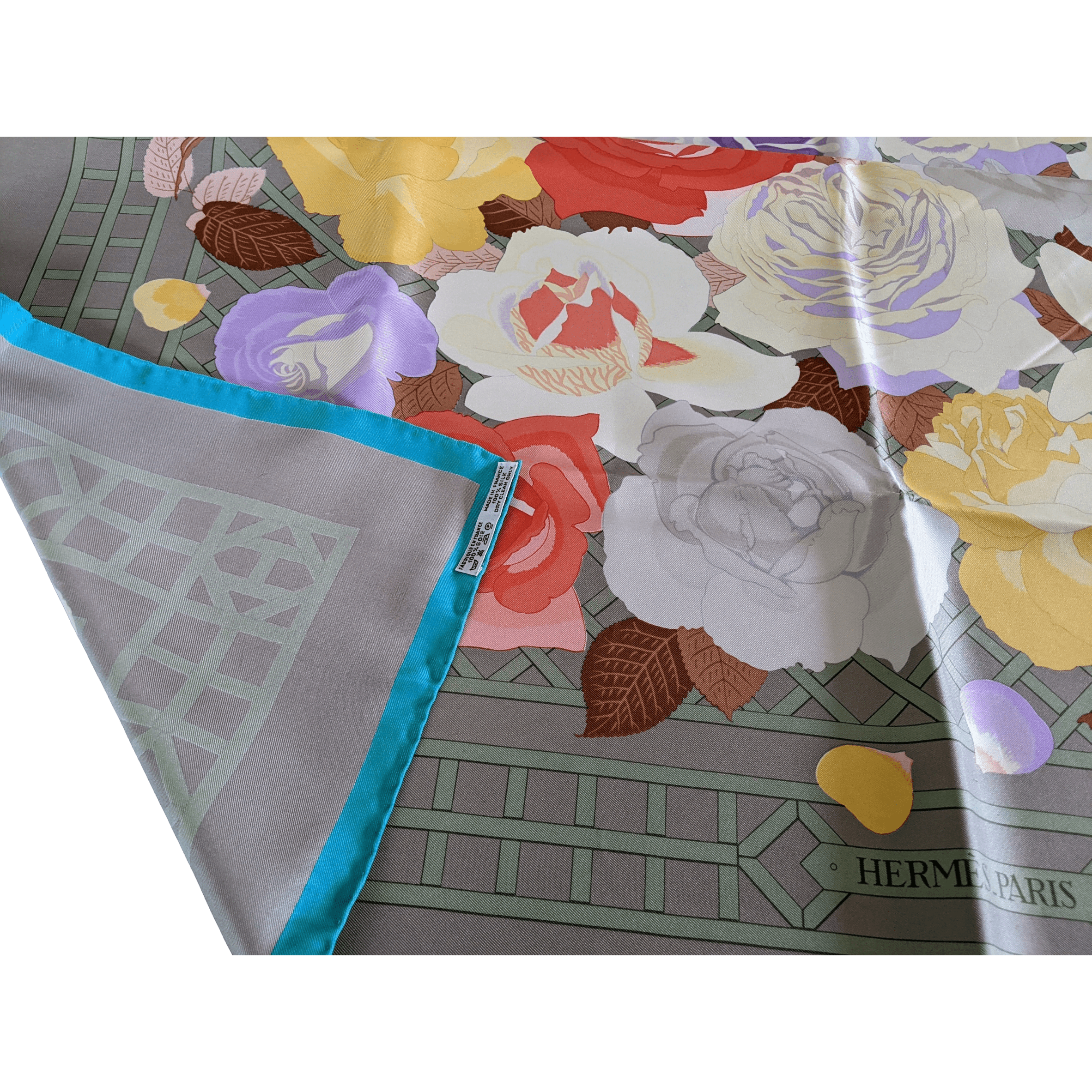 HERMES 1980s Roseraie by Christiane Vauzelles Twill Silk Scarf 90 x 90 cm