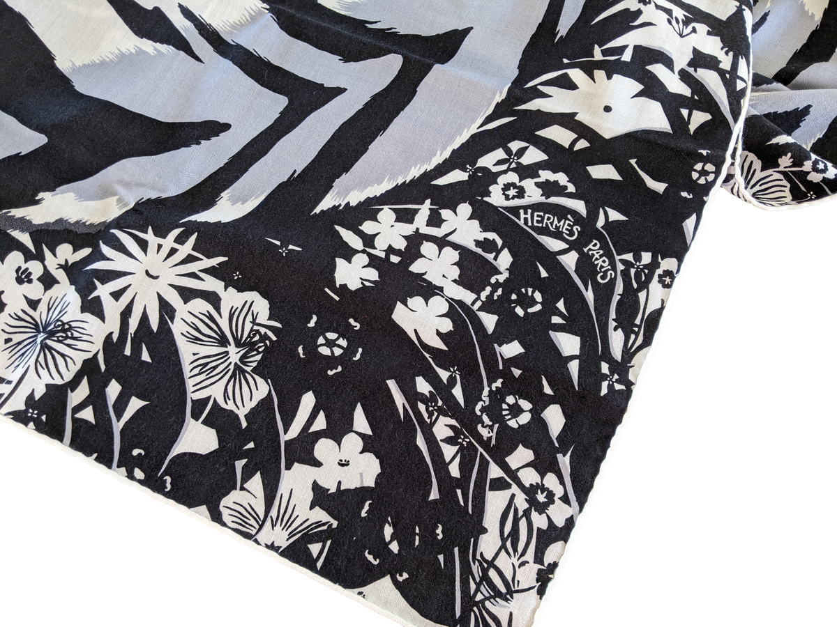Hermes 2015 Noir/Blanc B/W "Tyger Tyger" by Alice Shirley Cashmere Shawl 140 x 140 cm