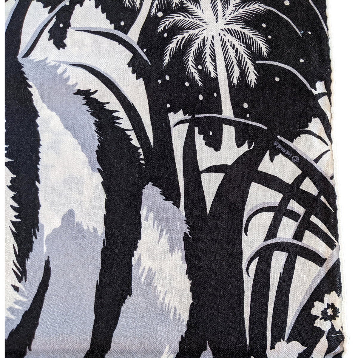 Hermes 2015 Noir/Blanc B/W "Tyger Tyger" by Alice Shirley Cashmere Shawl 140 x 140 cm