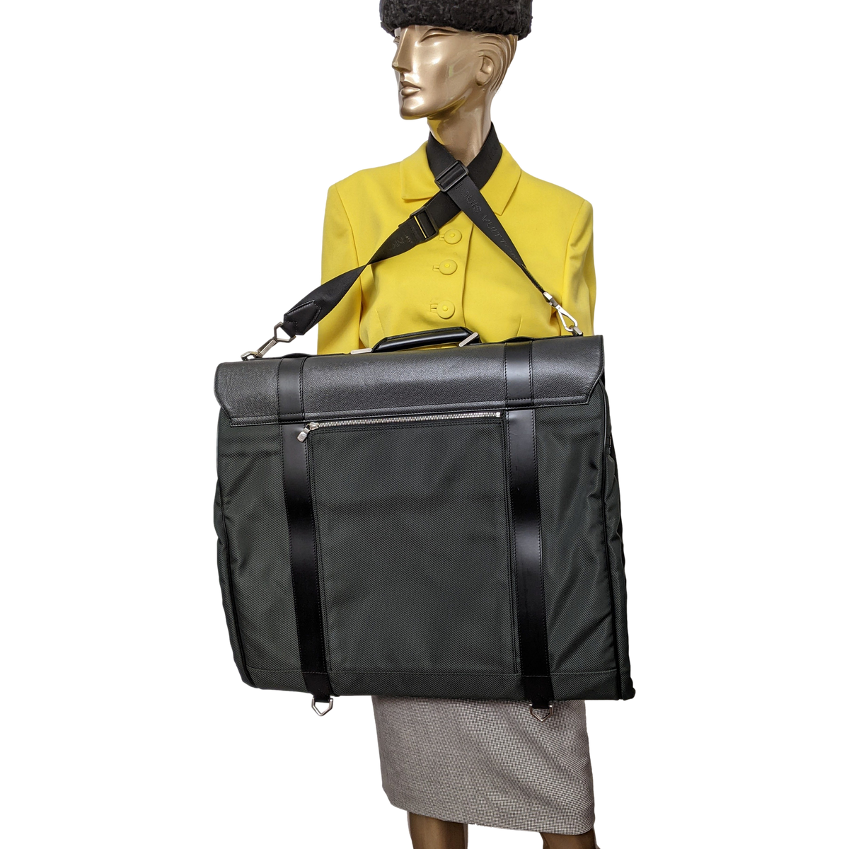 Louis Vuitton Noir/Vert Taiga Leather Brushed Metal " Portable Gibeciere " Garment Travel Bag GM