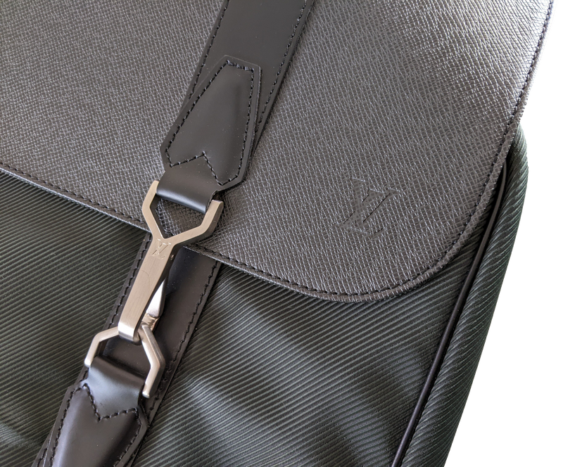 Louis Vuitton Noir/Vert Taiga Leather Brushed Metal " Portable Gibeciere " Garment Travel Bag GM