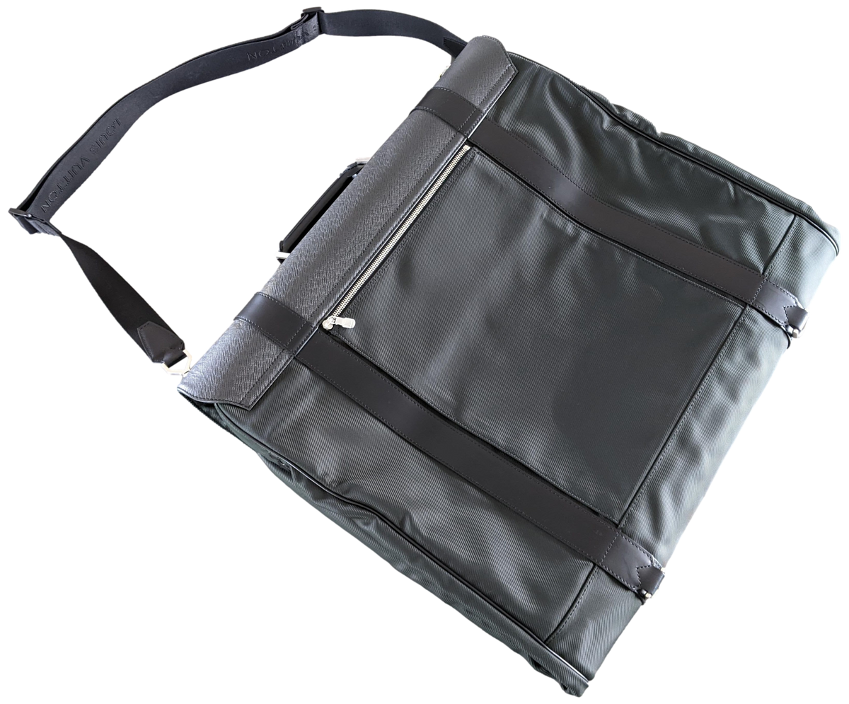 Louis Vuitton Noir/Vert Taiga Leather Brushed Metal " Portable Gibeciere " Garment Travel Bag GM