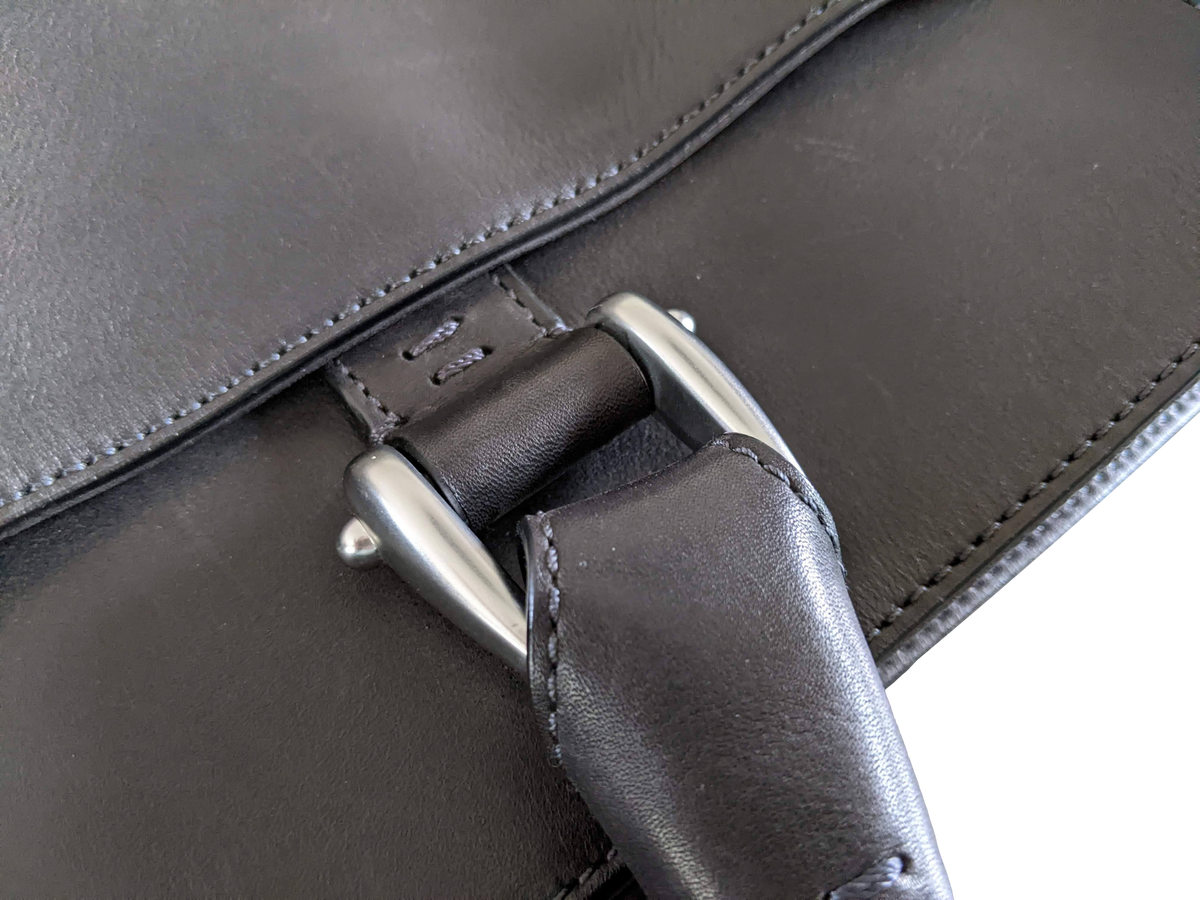 Produits Van Astyn Noir Grained Calfskin Courrier Messenger Bag GM 38 cm,