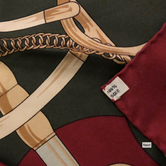 Hermes Rouge/Vert Chasse "Eperon d'Or" Twill Silk Scarf 90 x 90 cm