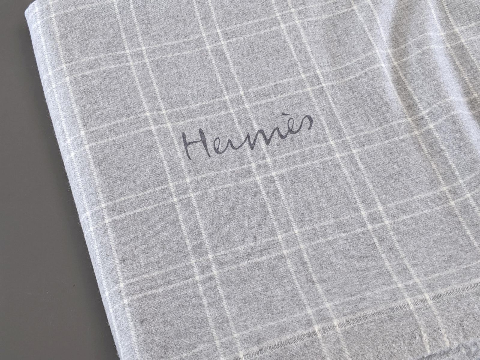 Hermes Gris/Blanc 100% Cashmere LEOSQUARE Throw Paid Blanket 88" x 59", So Chic! - poupishop