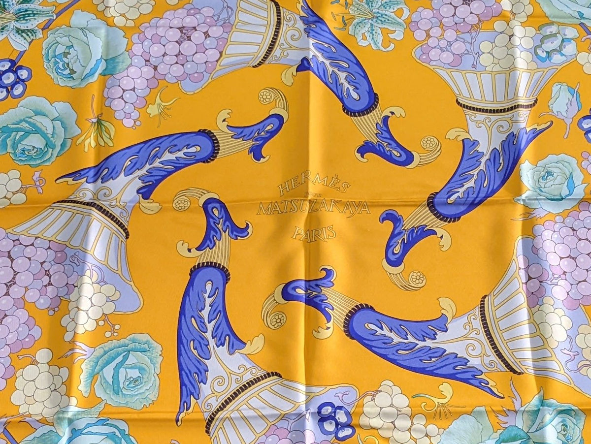 Hermes 1996 Special Issue Dpt Store Ginza "Fleurs & Raisins Matsuzakaya" by Christiane Vauzelles Twill Sacrf 90cm
