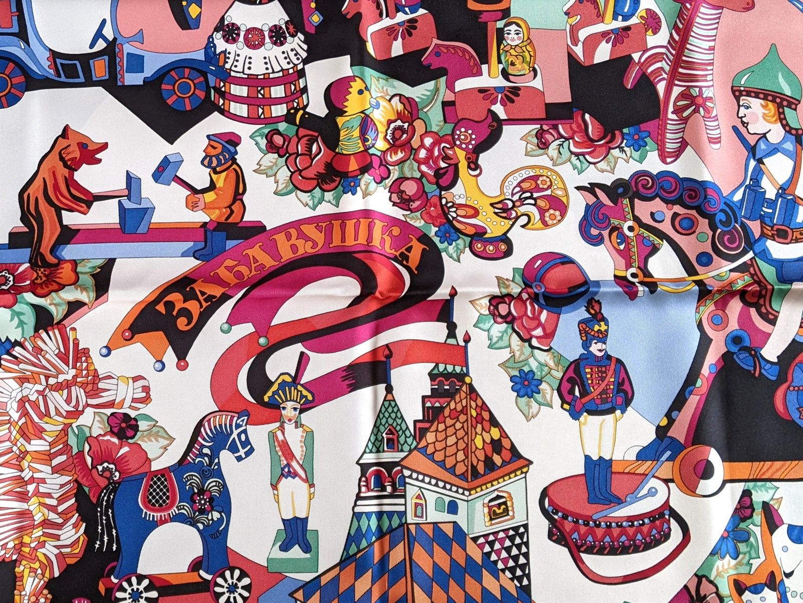 『scruize』 商談中 HERMES Hermes 130cm Orange Lock and Keys Print Silk Square Scarf