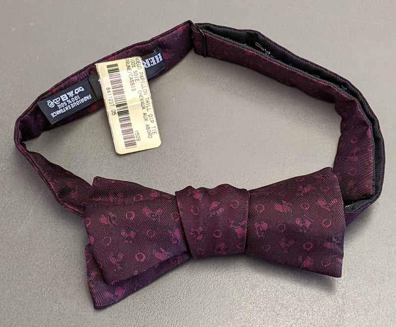 Hermes Plum Cassis Self-Tie Bow Dip Tie CHEVAUX AUX ABORDS Adjustable Size in Twill Silk NWT in Pochette!