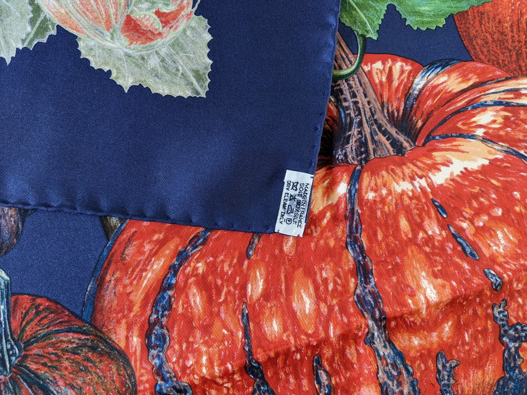 Hermes 1998 Navy Citrouilles et Coloquintes by Valerie Dawlat with Blanc Matt Overlay Twill 90cm Mint!