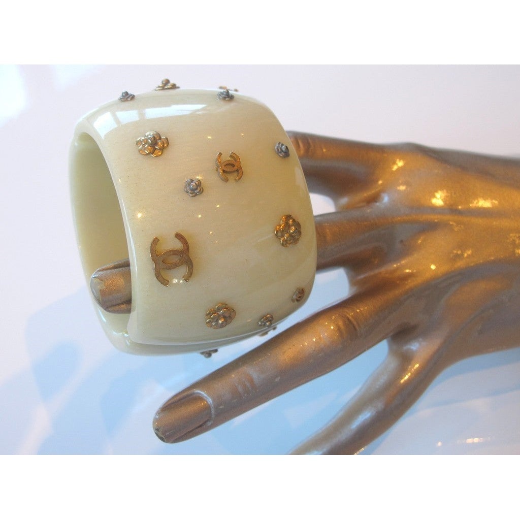 Chanel 1980s Bakelite Multi Logo Manchette Bracelet, Box! - poupishop