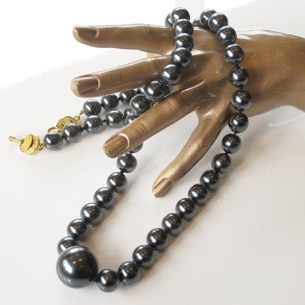 Chanel 1991/92 Victoire de Castellance Grey Pearls Long Sautoir Gripoix, Box! - poupishop