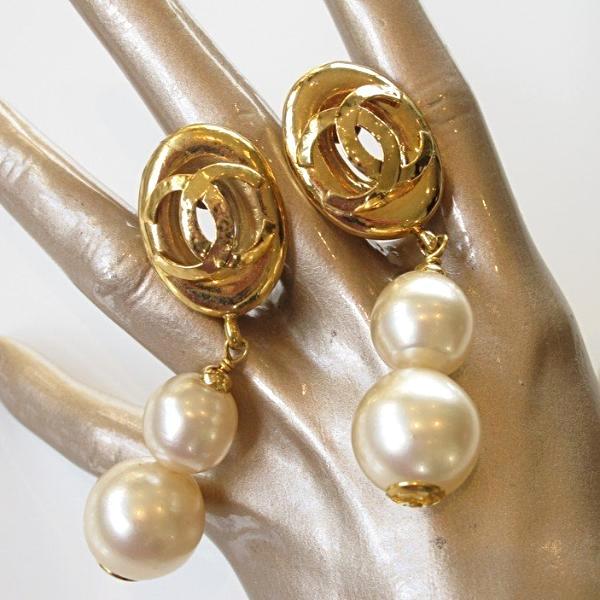 Chanel 1992-93 Victoire de Castellane Pearls Gripoix Dangle Earrings - poupishop