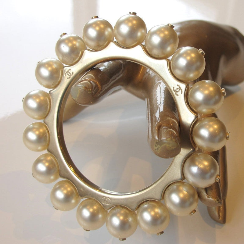 Chanel 2000s Impressive Permabrass Pearls Bangle Bracelet, Box! - poupishop