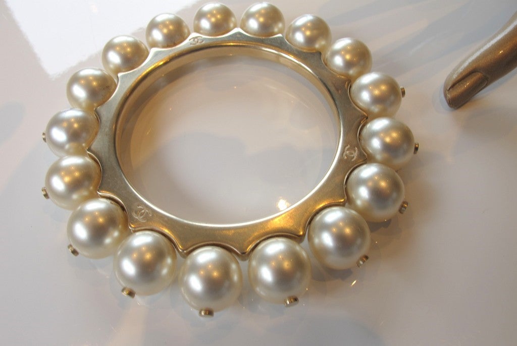 Chanel 2000s Impressive Permabrass Pearls Bangle Bracelet, Box! - poupishop