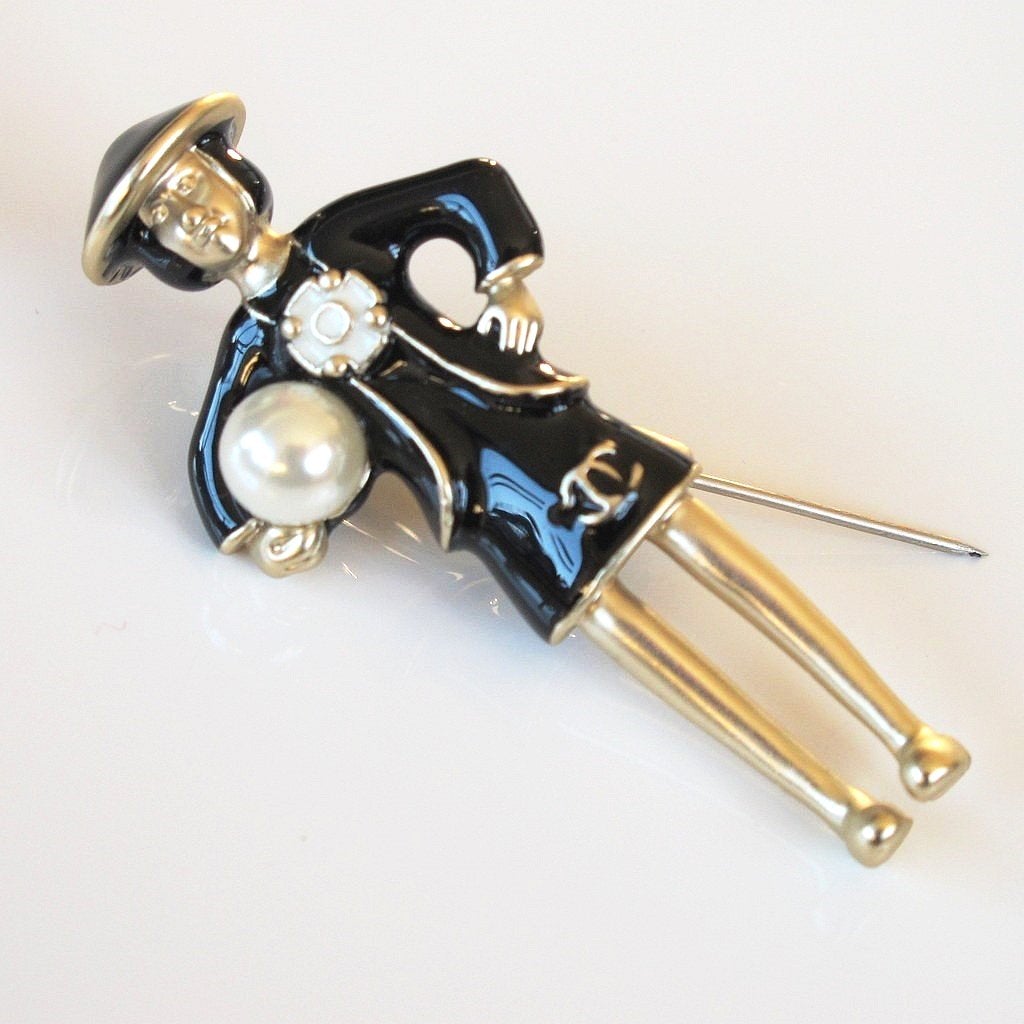 Chanel 2016 Black/Permabrass Enamelled CoCo Brooch Vip, New! - poupishop