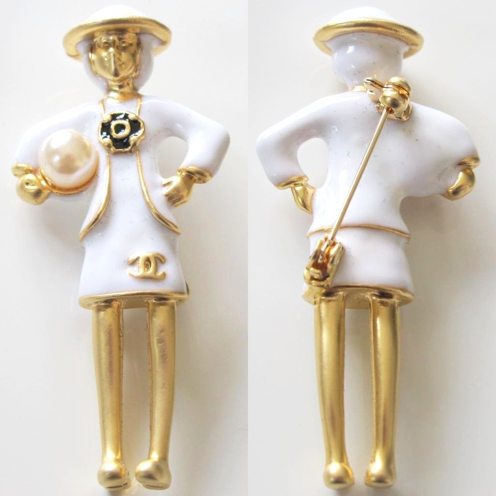 Chanel 2016 White/gold Enamelled CoCo Brooch Vip! - poupishop