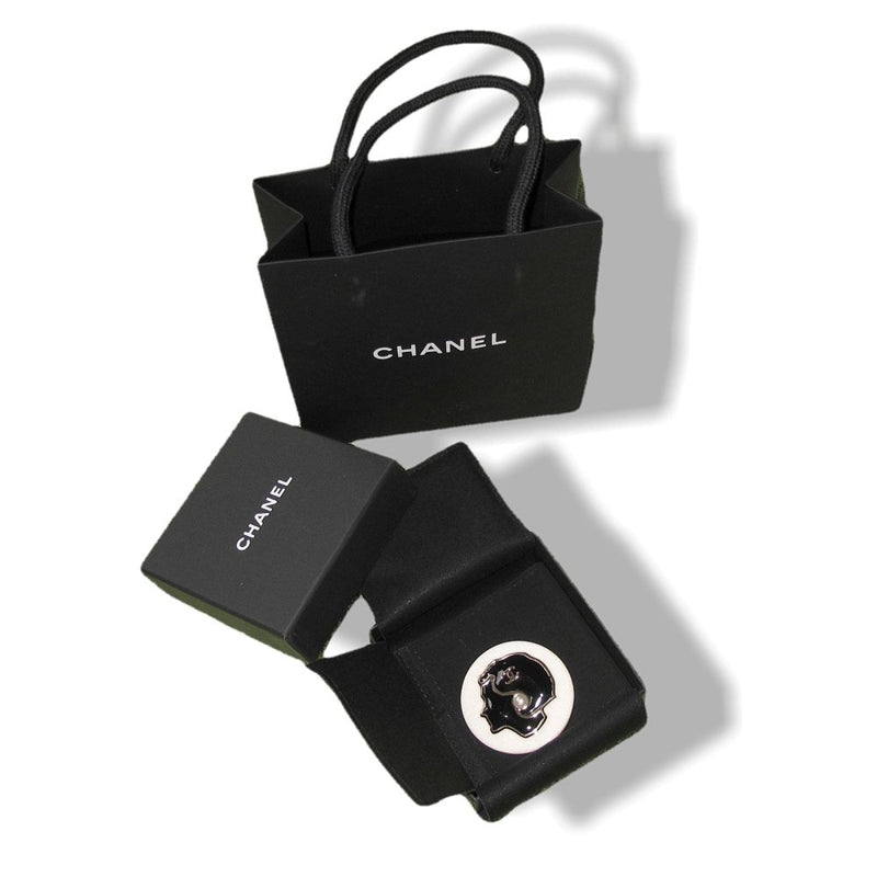 Chanel 2018 Black/White Resine Coco Pearl Gripoix Brooch, Ret.580 euros, NIB! - poupishop