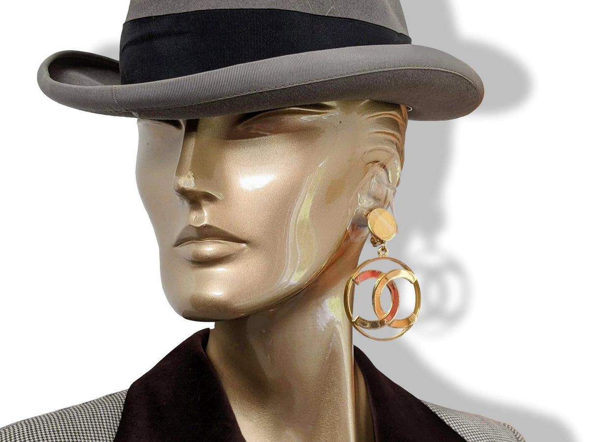 Chanel Circa 1983-1985 Gilt LOGO Dangle Ear clips, Rare! - poupishop