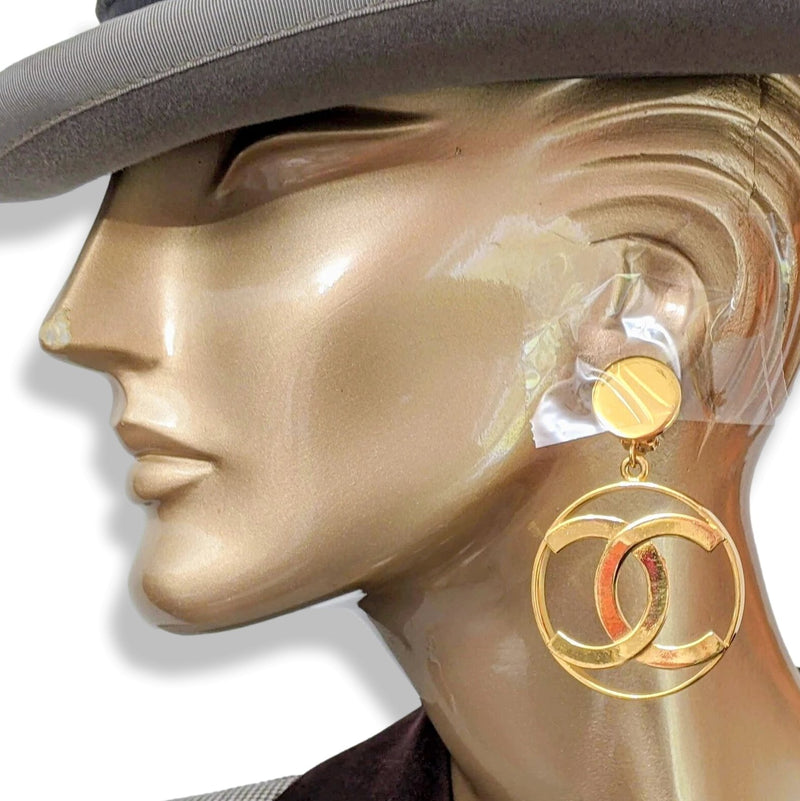 Chanel Circa 1983-1985 Gilt LOGO Dangle Ear clips, Rare! - poupishop