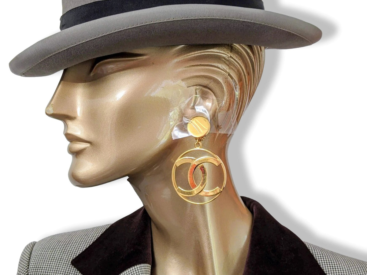 Chanel Circa 1983-1985 Gilt LOGO Dangle Ear clips, Rare! - poupishop