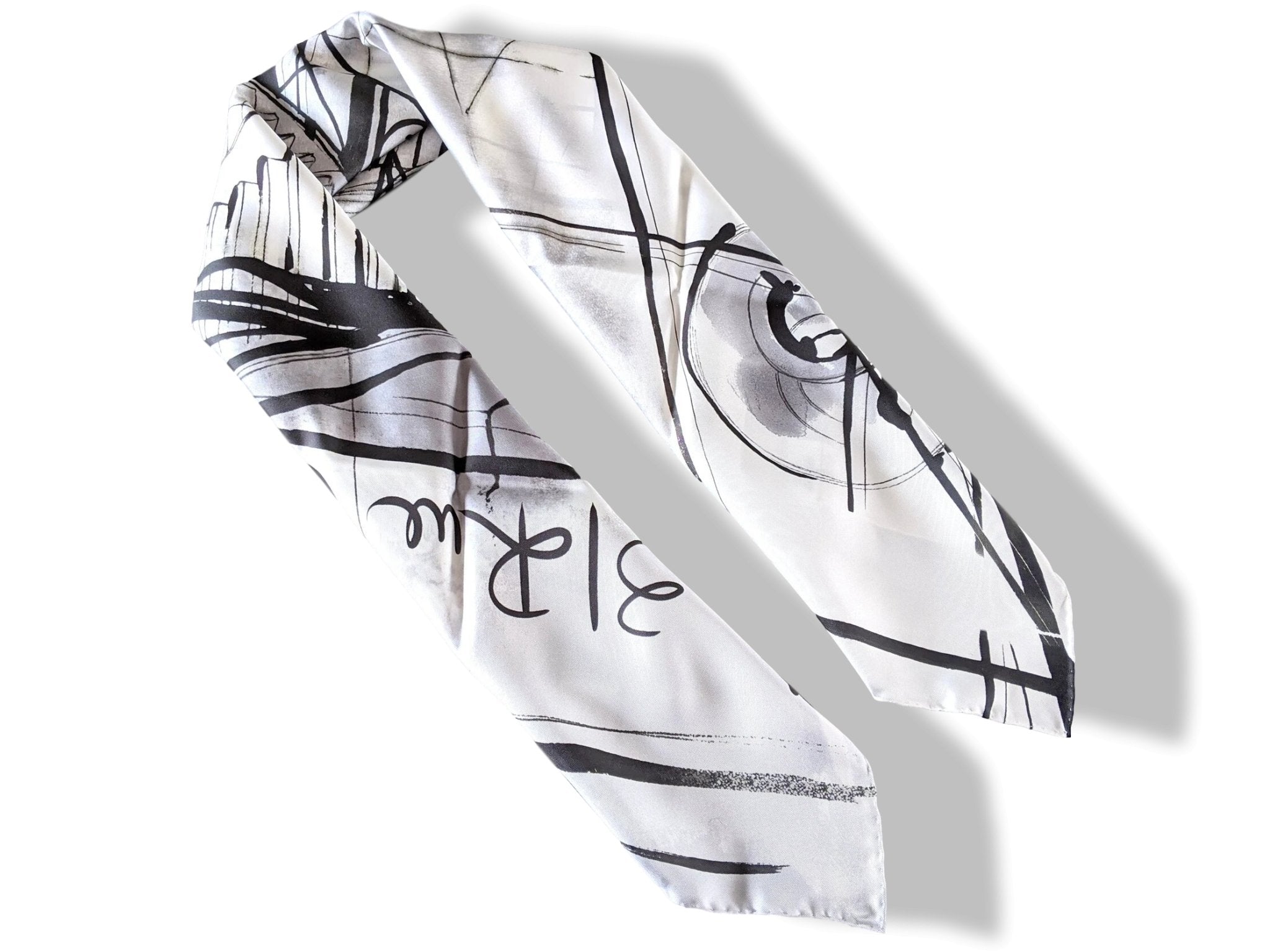 Chanel Noir/Blanc/Gris 31 RUE CAMBON Twill Silk Scarf 90cmcm, NIB! - poupishop