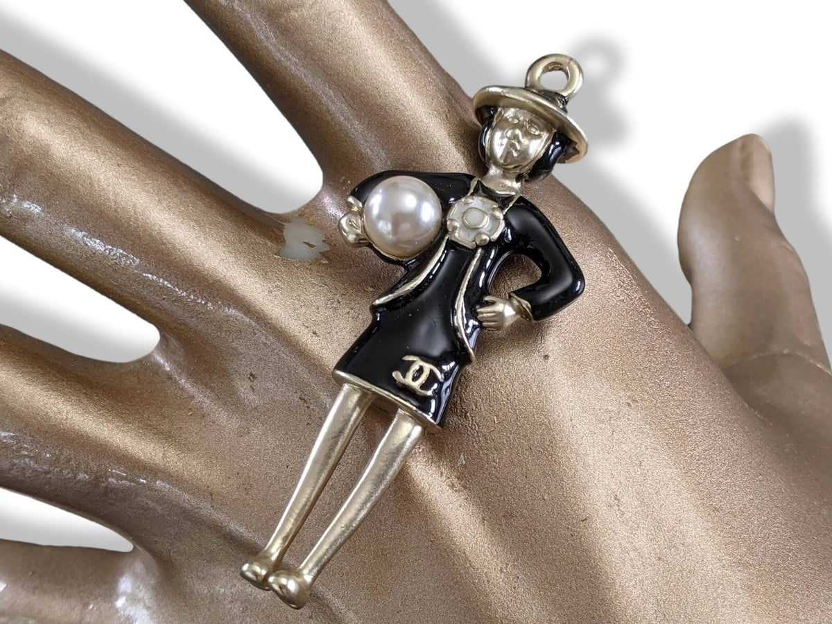 Chanel Permabrass Black Enamelled & Pearl CoCo Gripoix Pendant, New! - poupishop