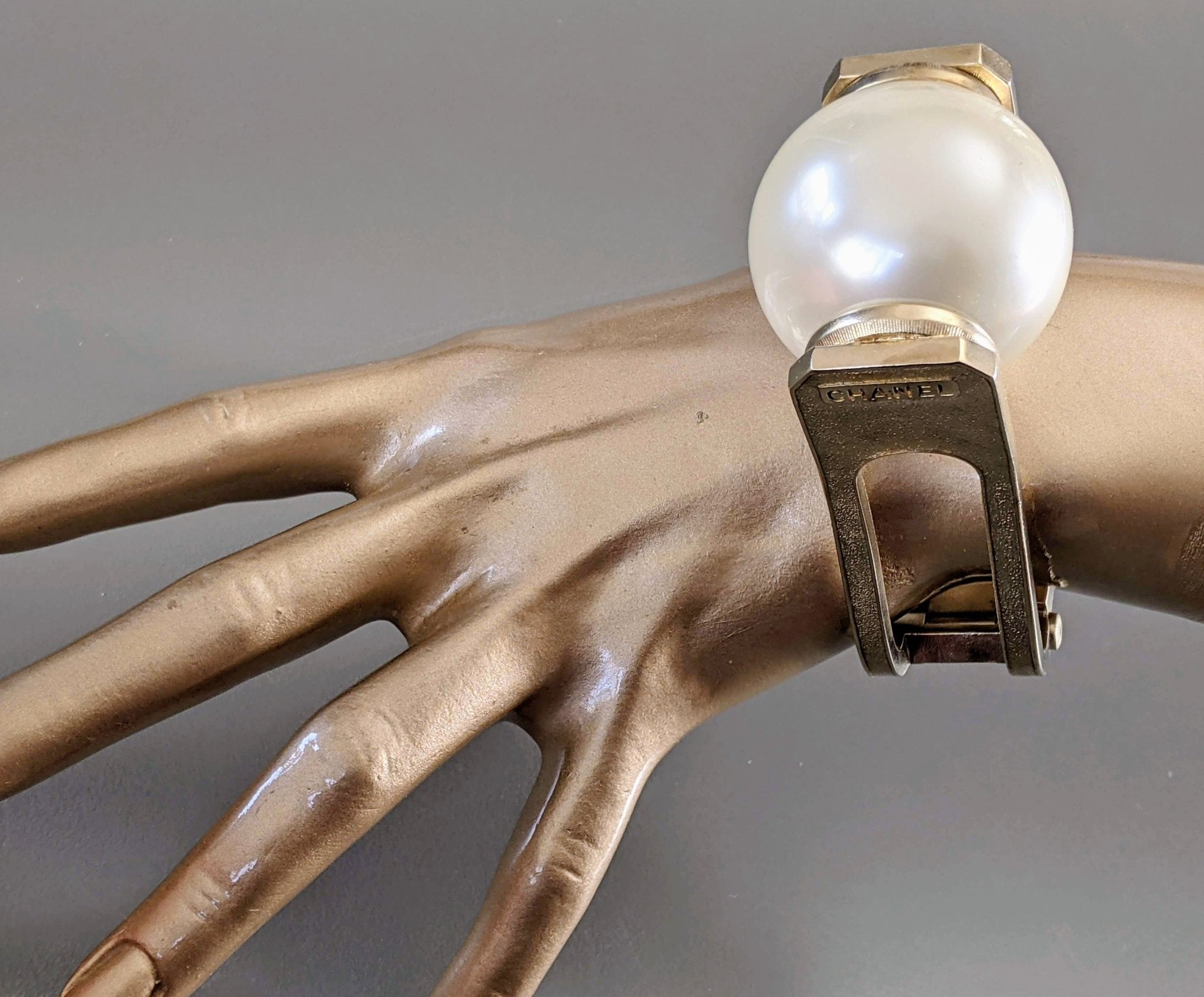 Chanel SS014 Enamel Metal Huge Pearl Manchette Bracelet, Very Impressive in Box! - poupishop