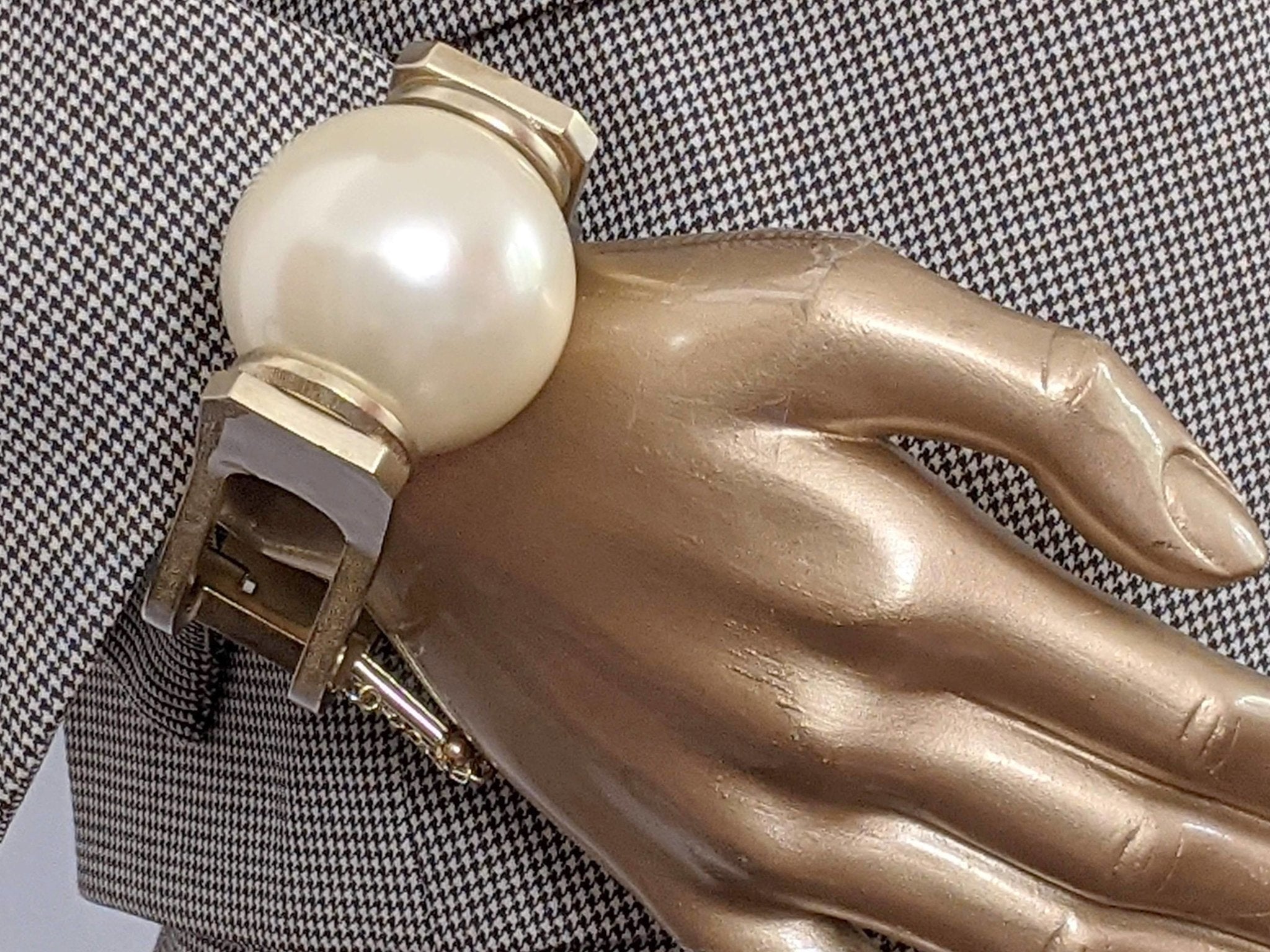 Chanel SS014 Enamel Metal Huge Pearl Manchette Bracelet, Very Impressive in Box! - poupishop