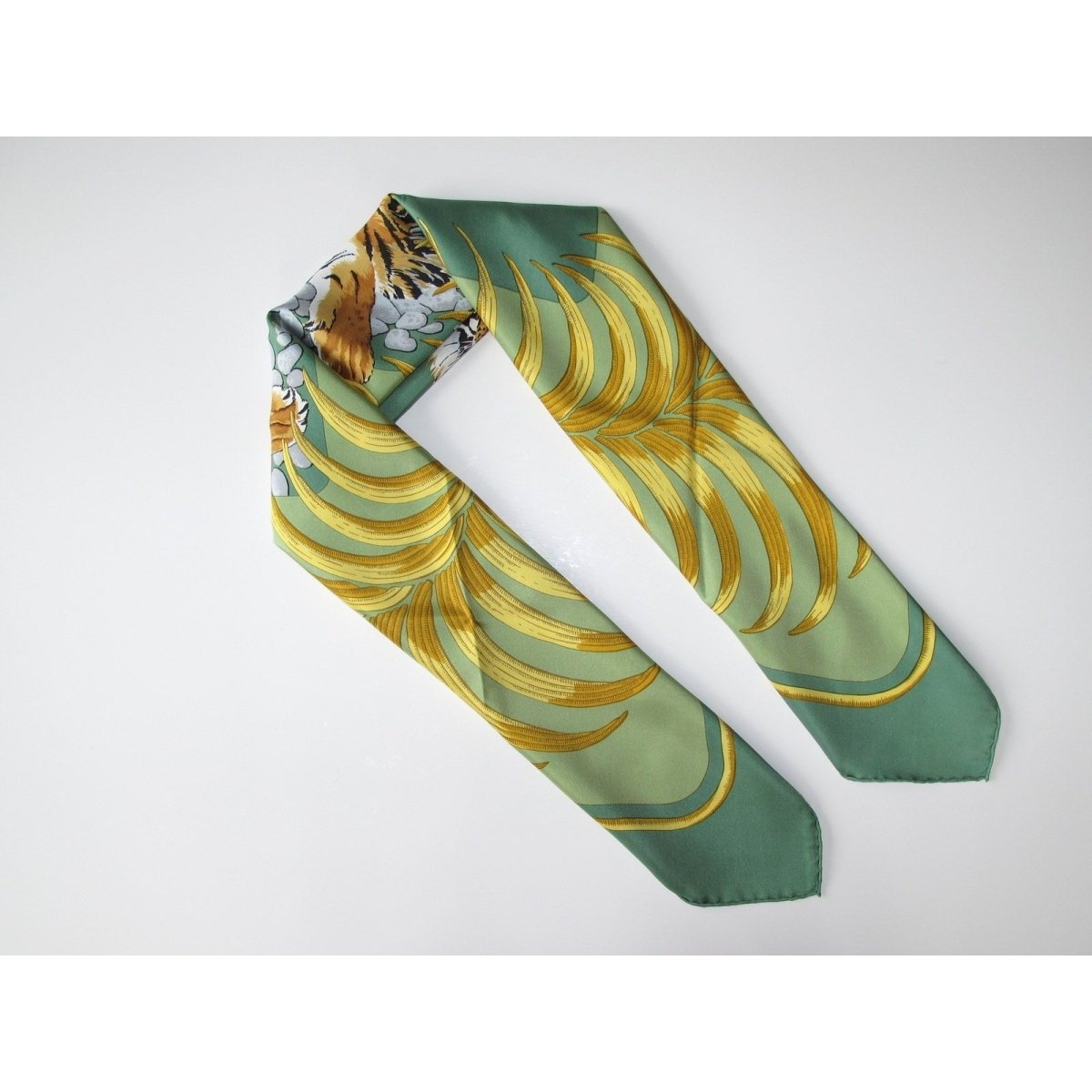 Hermes 1977 Green Tigre Royal by Christiane Vauzelles Blanc Matt Overlay Twill 90, Box! - poupishop