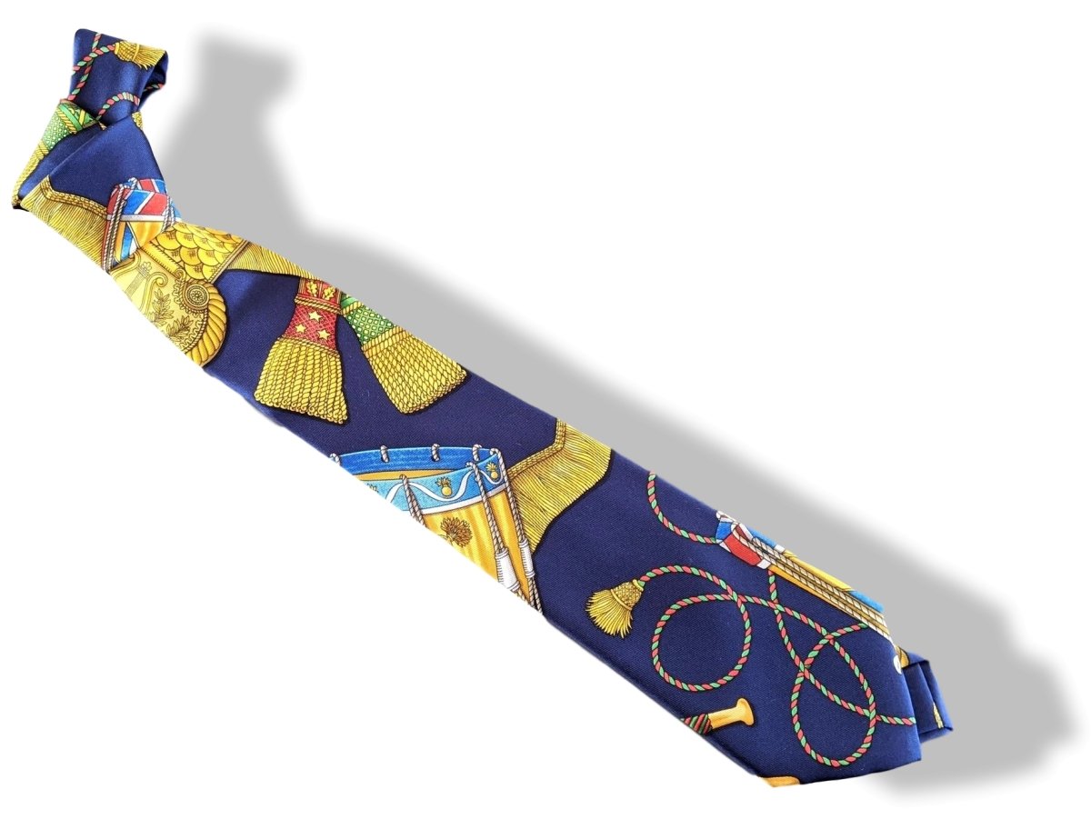 Hermes 1989 Navy/Gold LES TAMBOURS by Joachim Metz Print Scarf Twill Silk Tie, Mint!