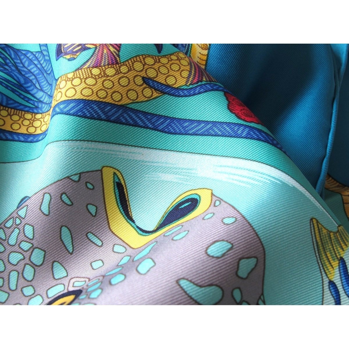 Hermes Grands Fonds Blanc Matte Overlay Twill 90 Scarf